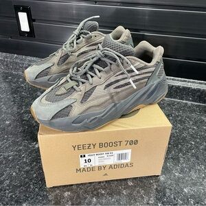 Yeezy 700 V2 Geode
